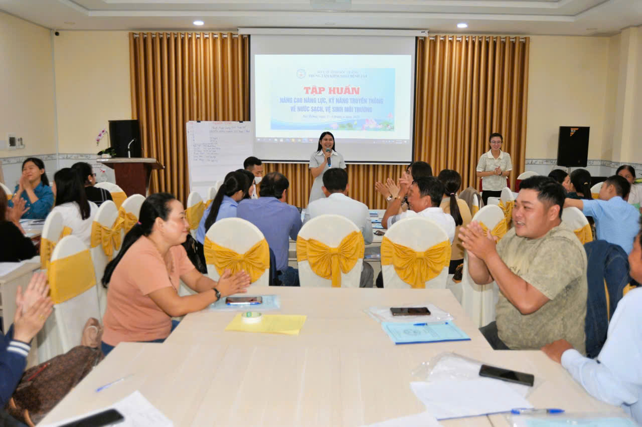 Tập huấn nâng cao năng lực, kỹ năng truyền thông về nước sạch, vệ sinh môi trường
