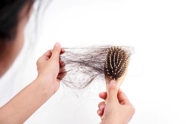 Nguyên nhân rụng tóc và cách kích thích mọc tóc, phục hồi tóc hư tổn